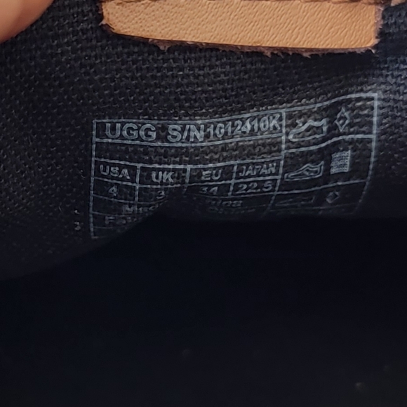 UGG Black Leather Lace Up Sneaker Size 4 Big Boys - Picture 13 of 13